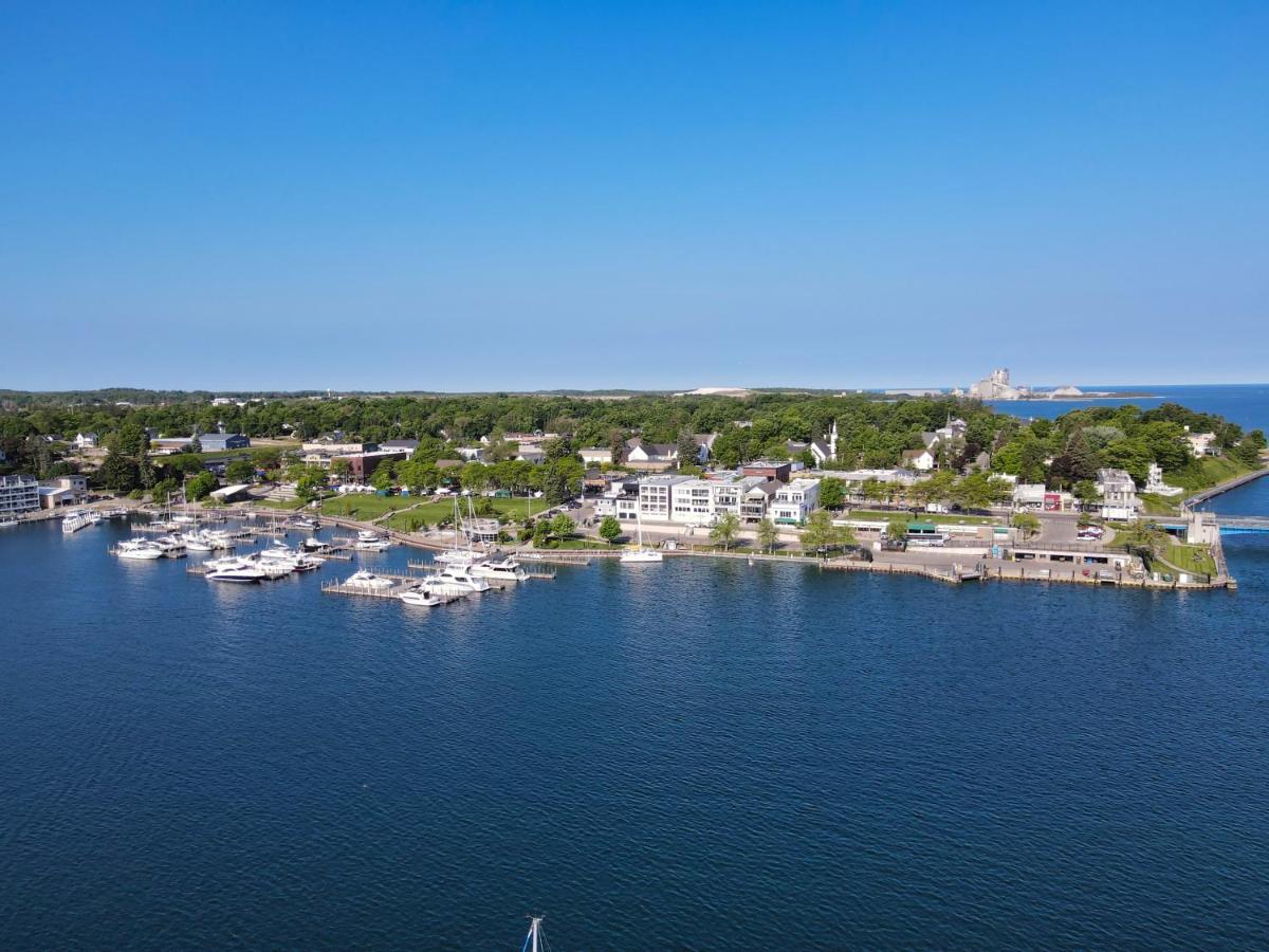228 Edgewater Inn Charlevoix Ngoại thất bức ảnh