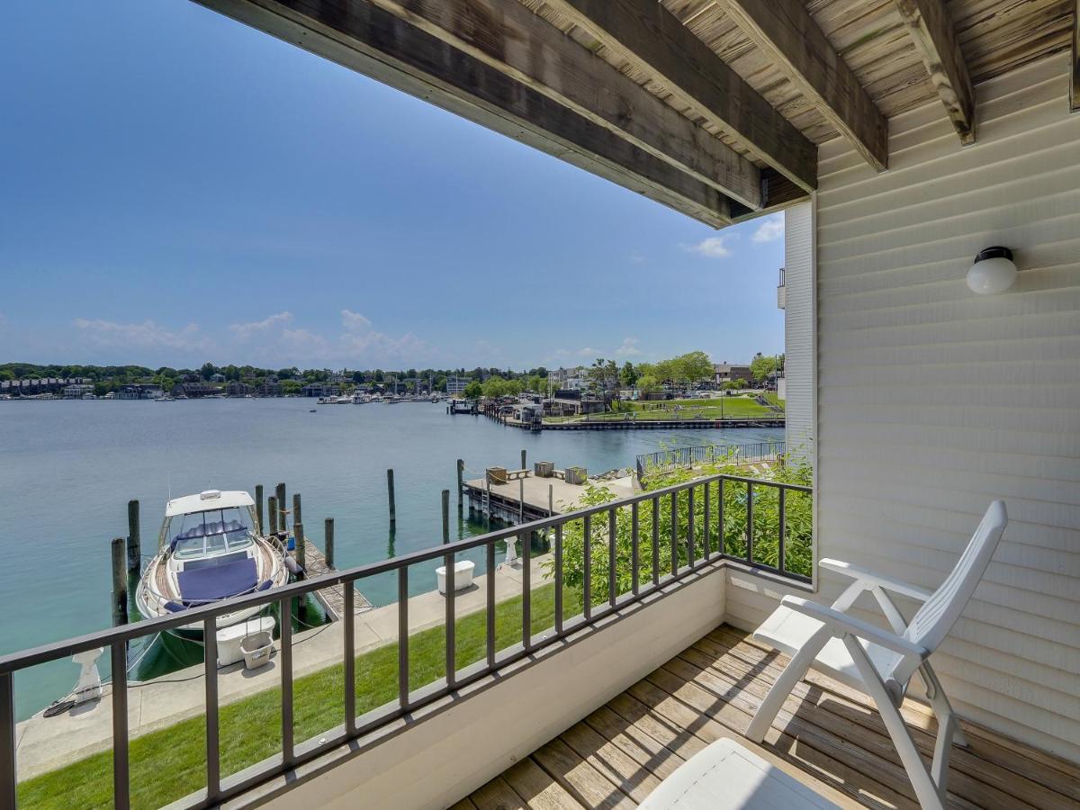 228 Edgewater Inn Charlevoix Ngoại thất bức ảnh
